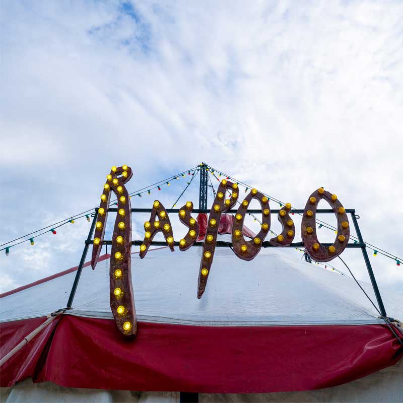 Oraison - Circo Rasposo (Francia)  ::  Titirimundi