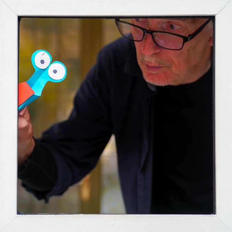 Mira al pajarito - Papelito (Eslovenia)  ::  Titirimundi