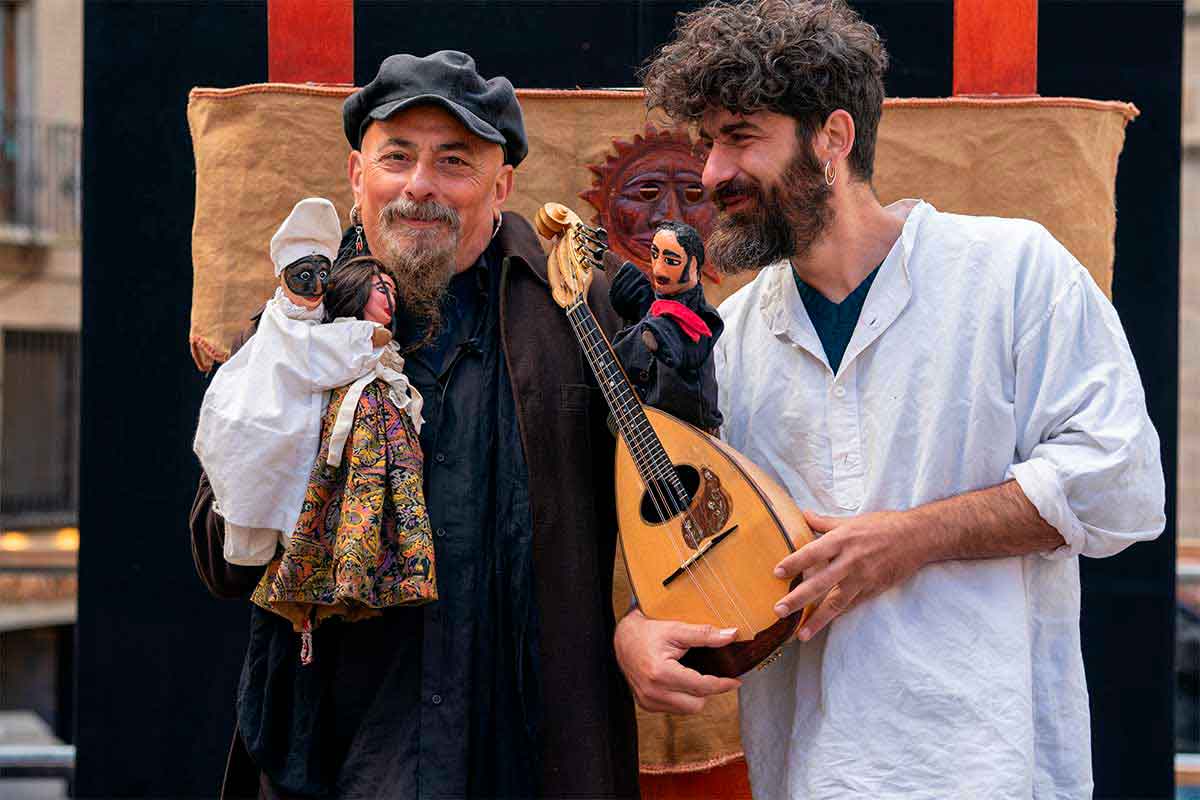 Salvatore Gatto (Italia) - Pulcinella - Plaza de San Martín - Titirimundi 2024  ::  Titirimundi