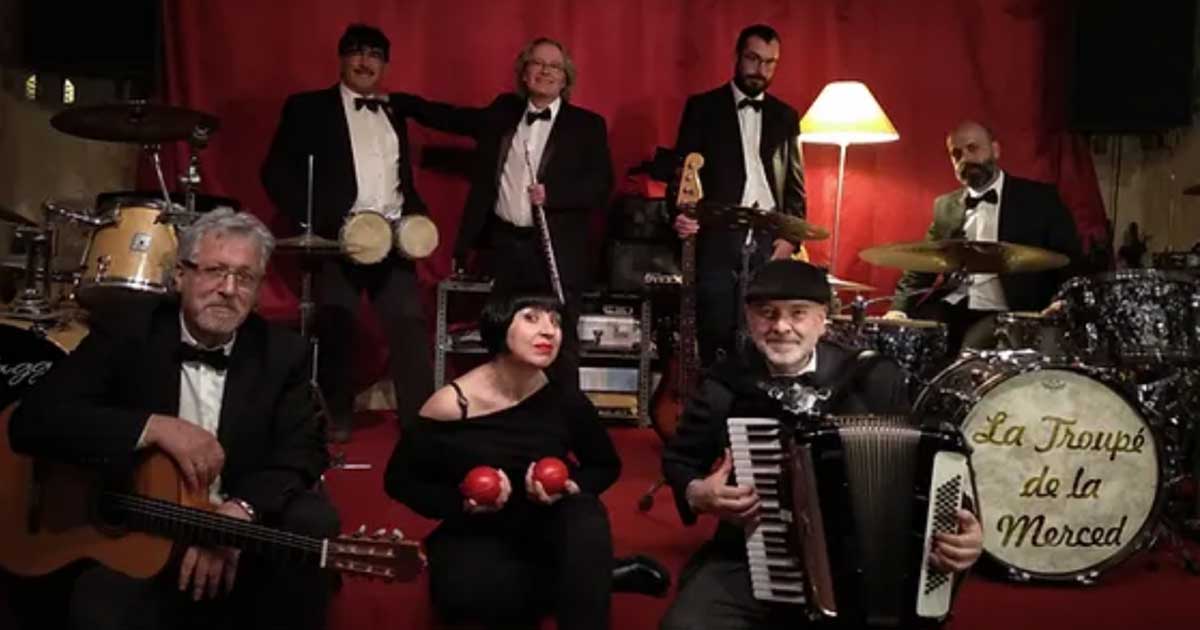 Improvisaciones de compañías y concierto de La Troupé de la Merced  ::  Titirimundi